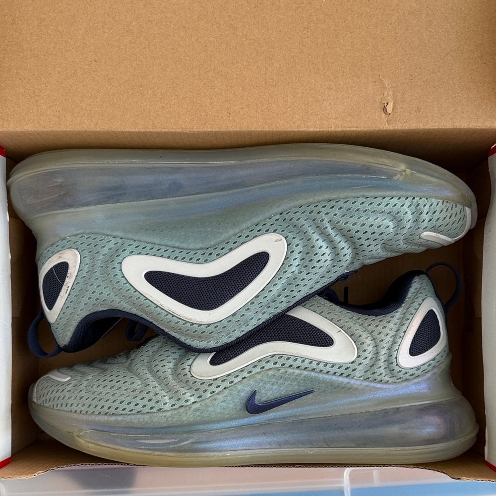 Nike Air Max 720 in Mint and Navy